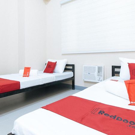קואזון סיטי Reddoorz Plus @ Torre De Manuel Residences 1 מראה חיצוני תמונה