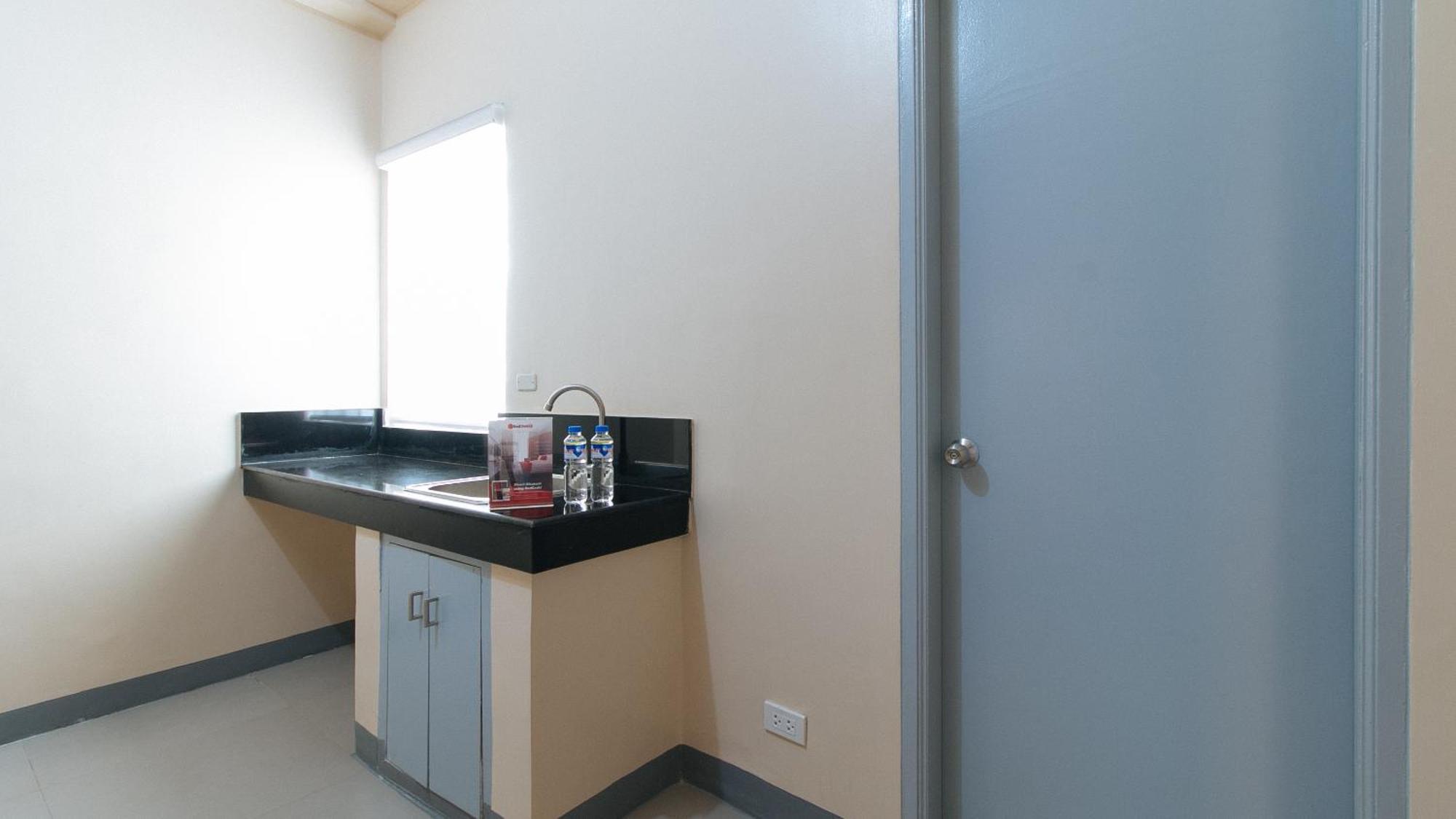 קואזון סיטי Reddoorz Plus @ Torre De Manuel Residences 1 מראה חיצוני תמונה