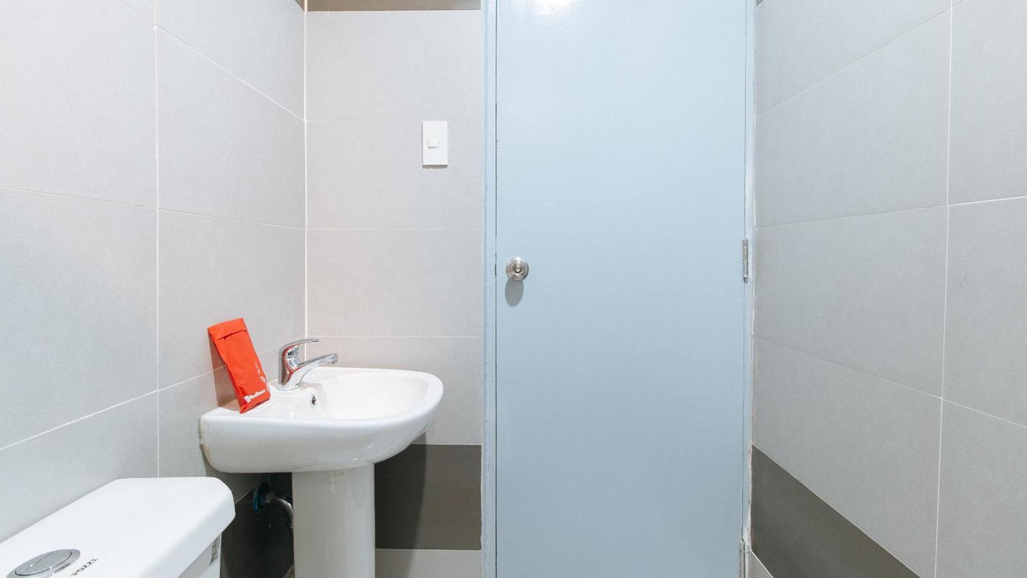 קואזון סיטי Reddoorz Plus @ Torre De Manuel Residences 1 מראה חיצוני תמונה