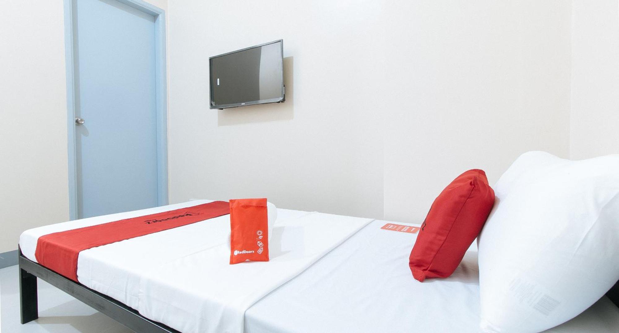קואזון סיטי Reddoorz Plus @ Torre De Manuel Residences 1 מראה חיצוני תמונה