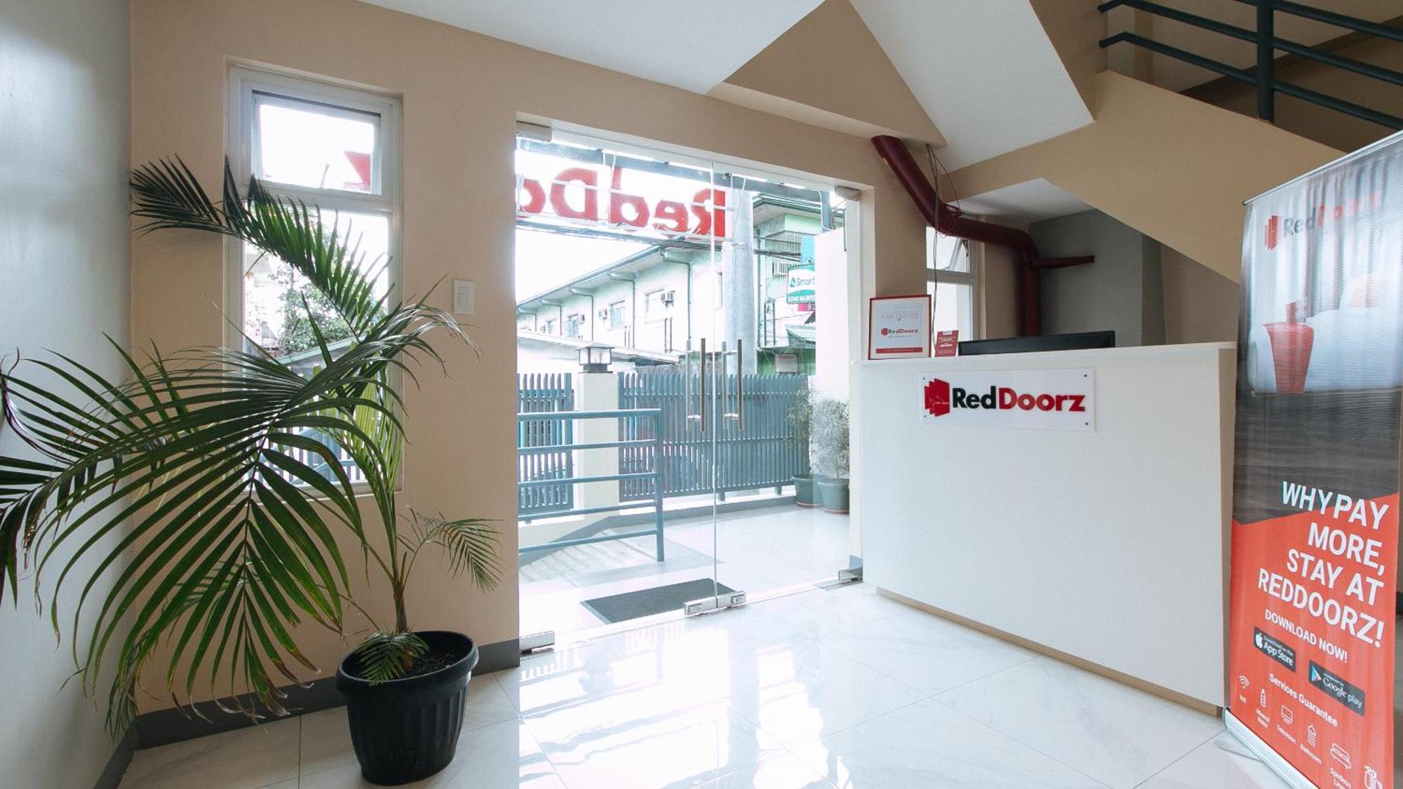 קואזון סיטי Reddoorz Plus @ Torre De Manuel Residences 1 מראה חיצוני תמונה