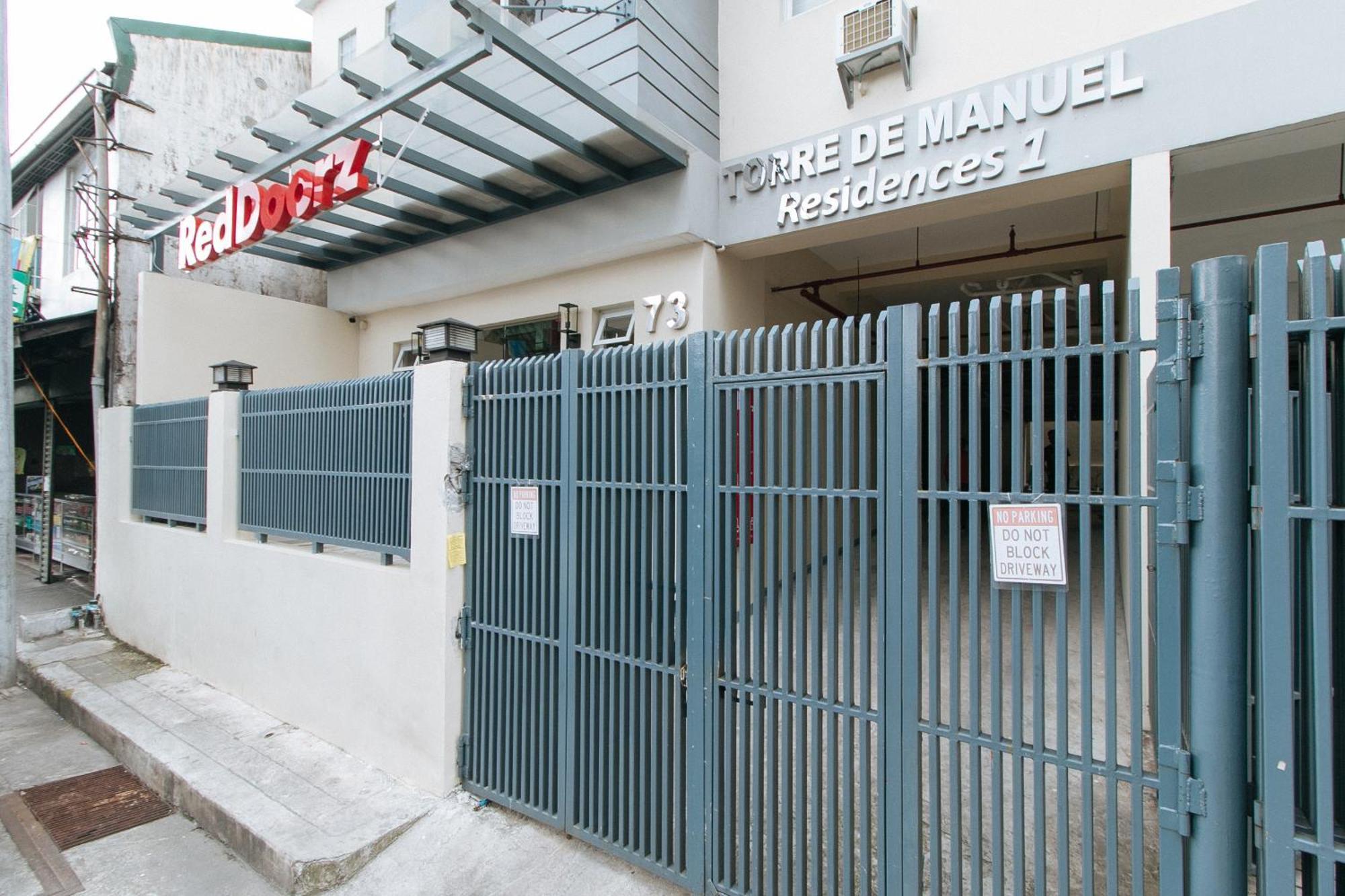קואזון סיטי Reddoorz Plus @ Torre De Manuel Residences 1 מראה חיצוני תמונה